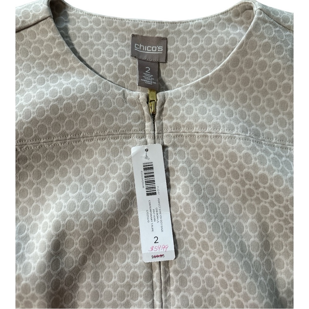 Chico’s size 2 (see size chart). More like a 12-14. Has pockets.